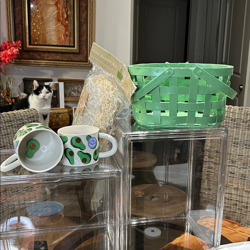 World Market Gift Basket Kit with Raffia and Tag & Two Ceramic Avocado Mugs NWT - Picture 2 of 6